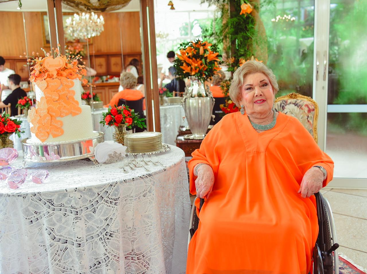 Consuelo Dias Branco celebra Dia das Mães cercada por filhos e netos