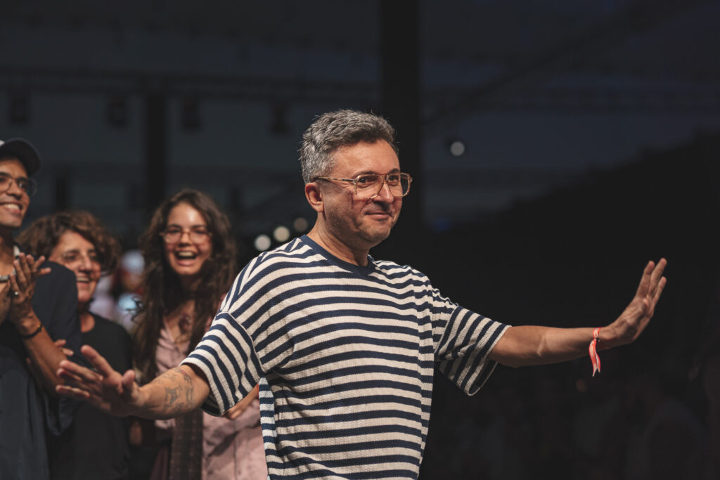 Lindebergue Fernandes comemora 25 anos de DFB Festival com desfile especial