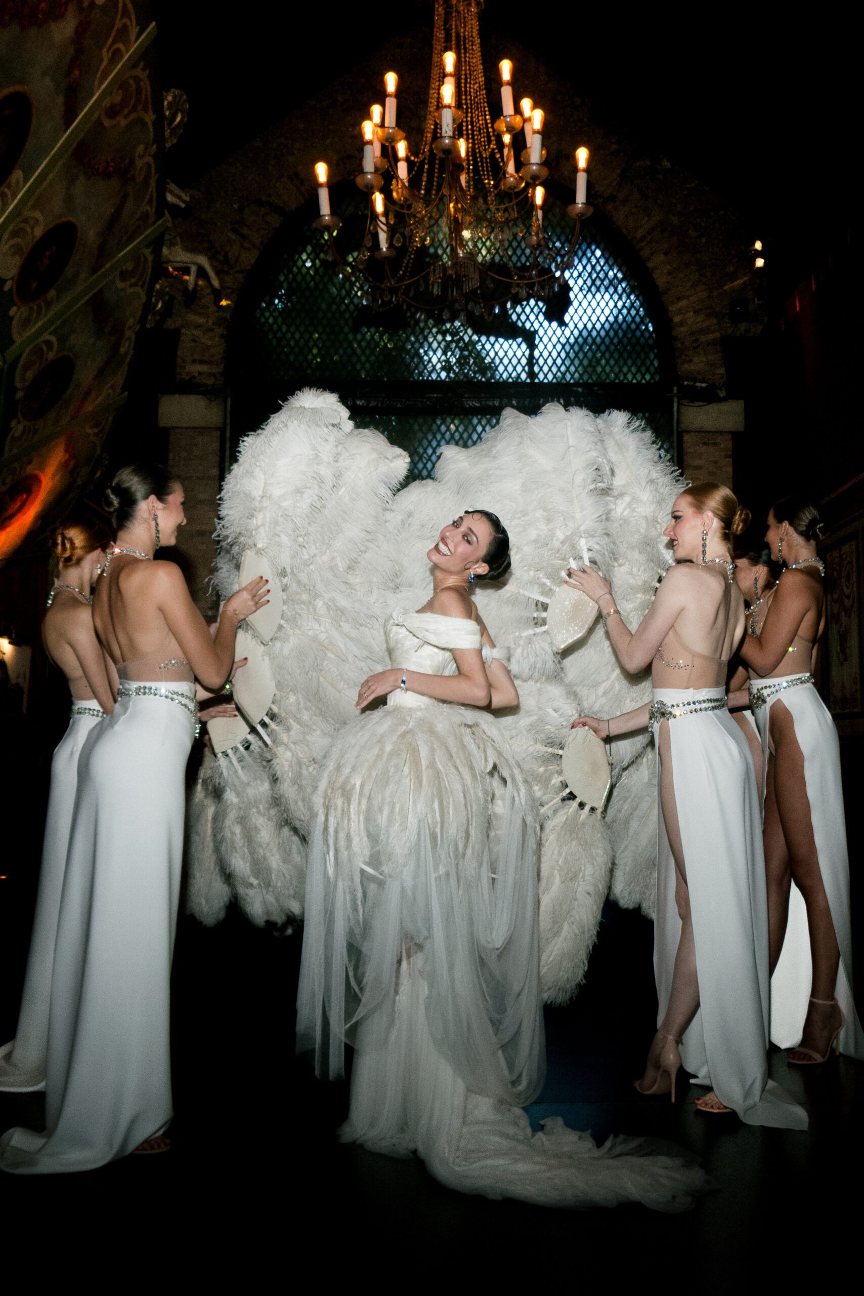 Elisa Zarzur escolhe vestido Jean Paul Gaultier para pré-wedding em Paris