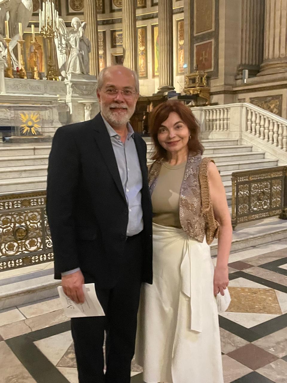 Christiane e Robério Leite celebram Bodas de Carvalho na França