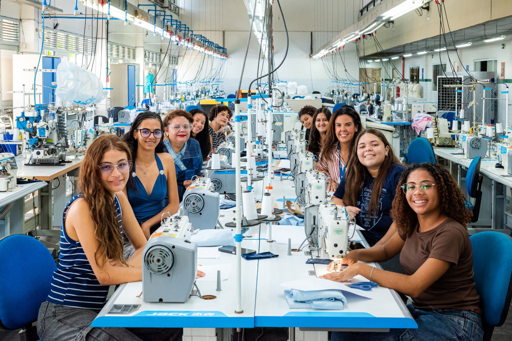 Projeto Alquimia Têxtil fortalece autonomia feminina com capacitação em moda