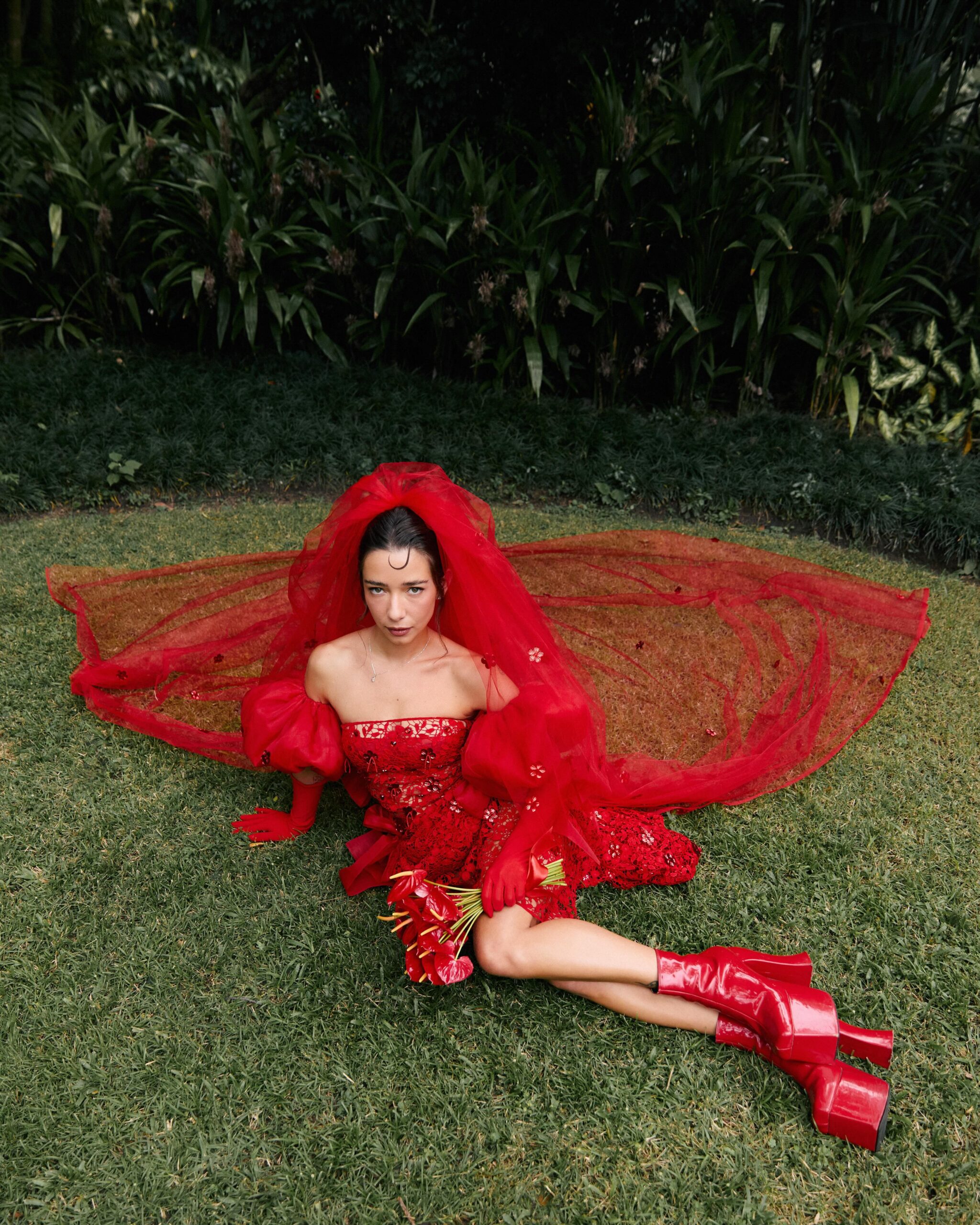 Isabela Capeto assina vestido da filha em casamento civil no Rio