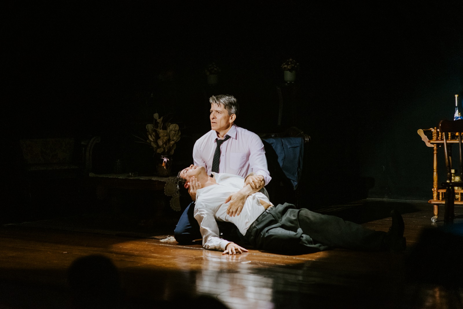 Teatro RioMar Fortaleza recebe o clássico “O Beijo no Asfalto” de Nelson Rodrigues