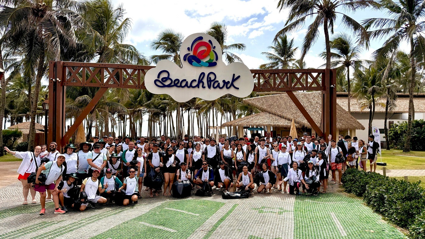 Mutirão de limpeza promovido pelo Beach Park reúne cerca 500 voluntários 