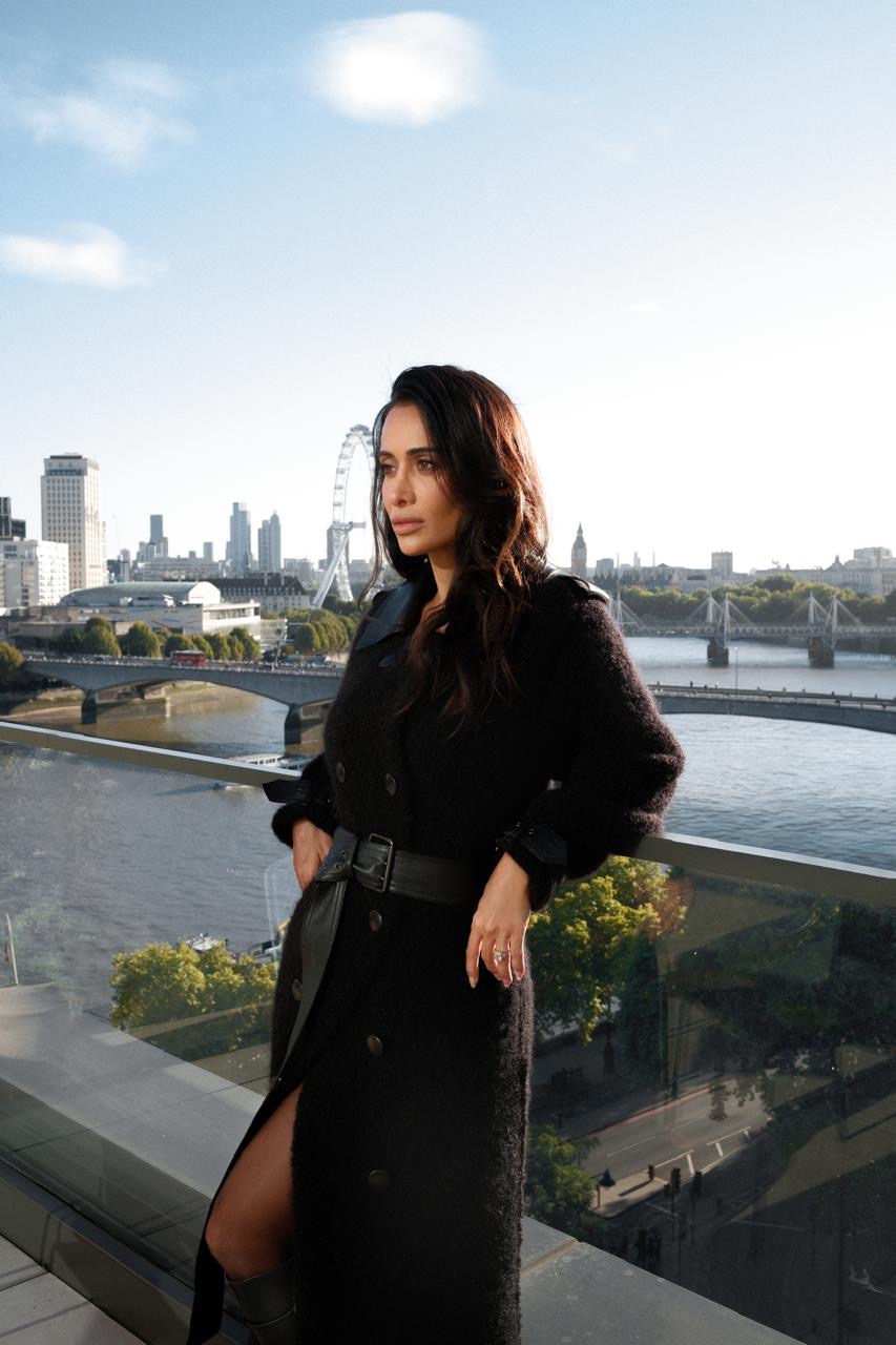 Silvia Braz prestigia desfile da Burberry durante temporada de moda em Londres