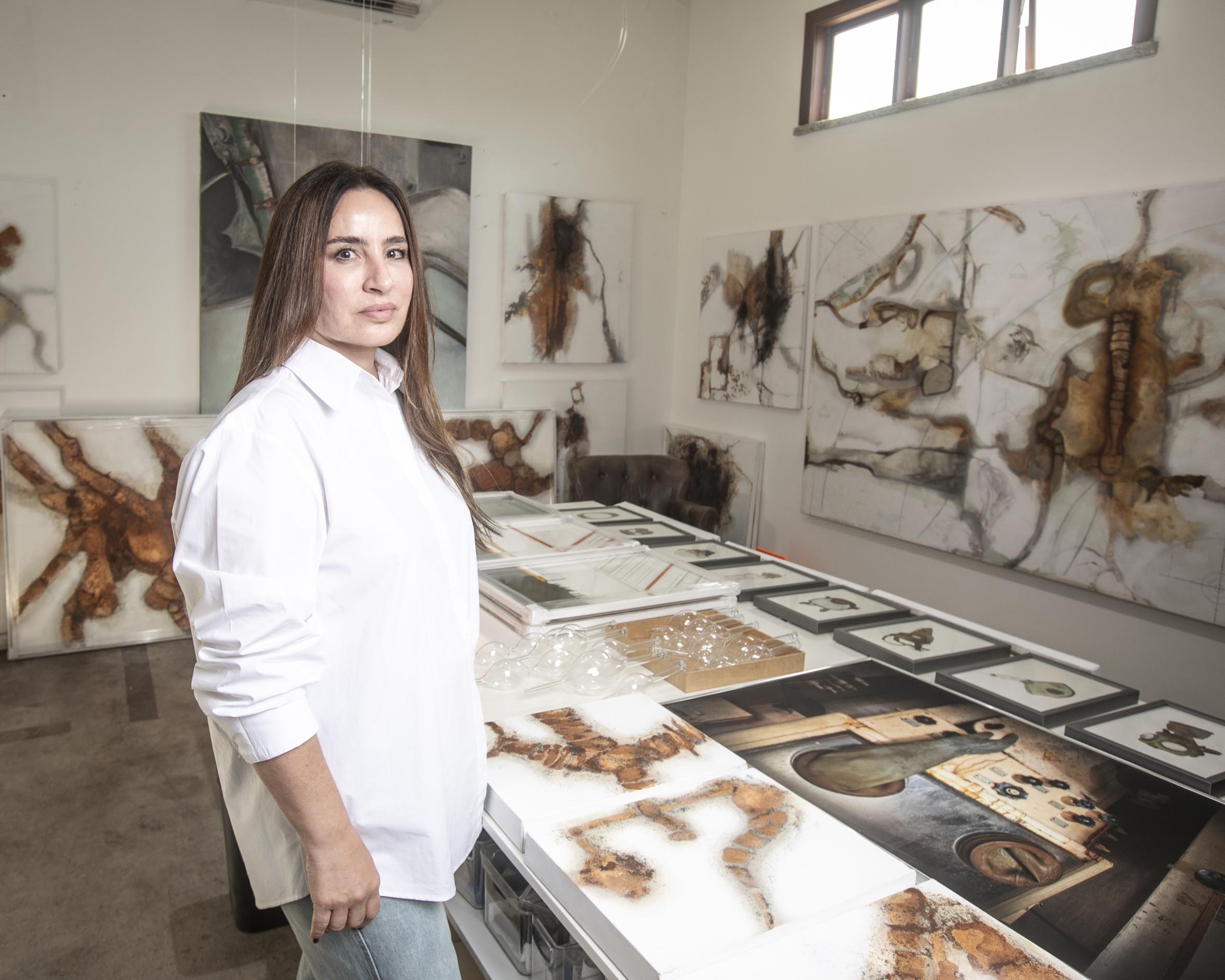 Artista cearense Cristina Vasconcelos estreia exposição individual em São Paulo