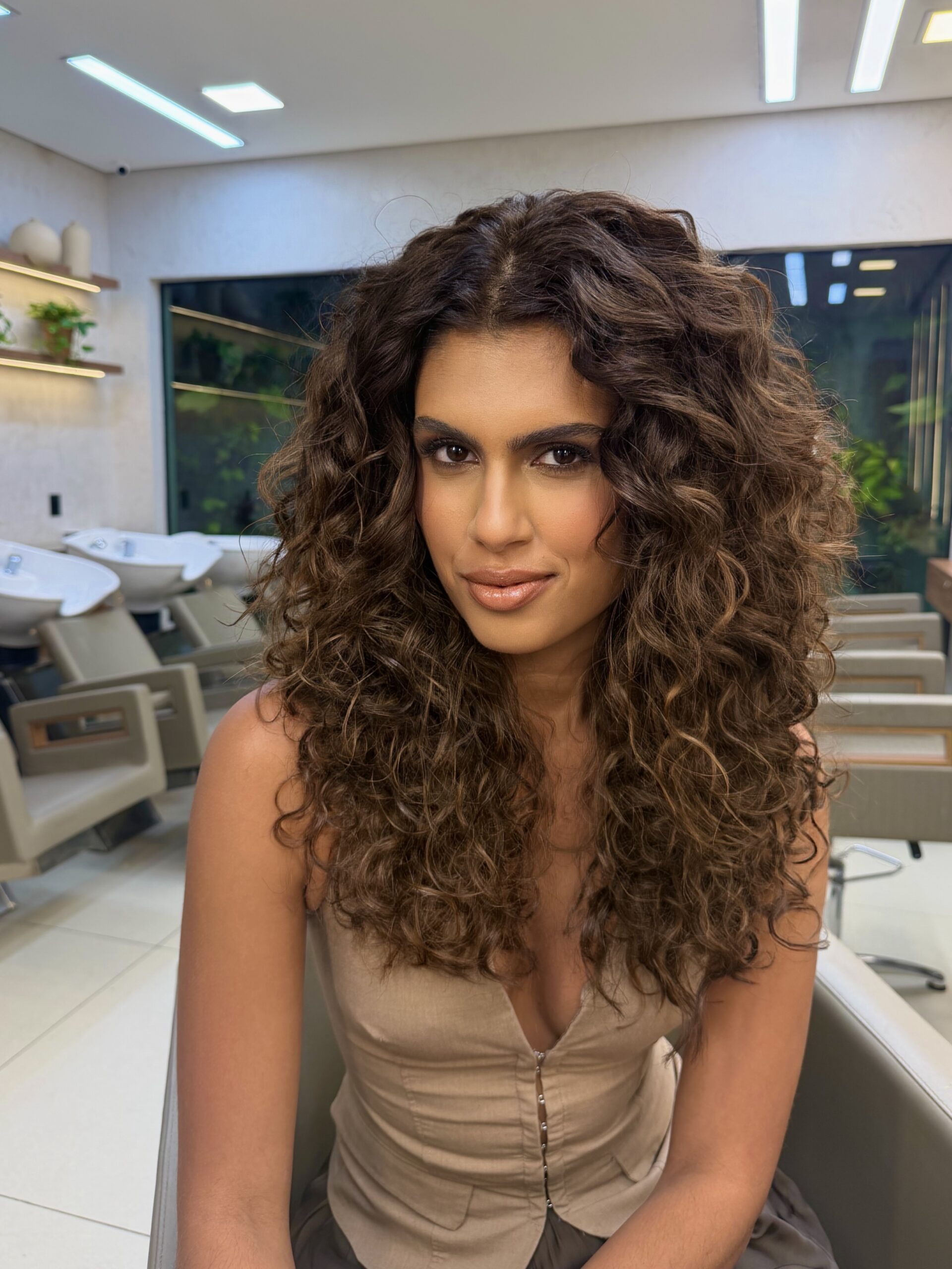 O volume dos cabelos de Zendaya é o novo desejo de beleza: saiba como aderir