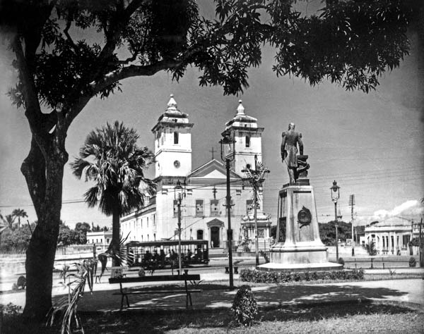 Museu da Fotografia ocupa Teatro Carlos Câmara com mostra em comemoração aos 300 anos de Fortaleza