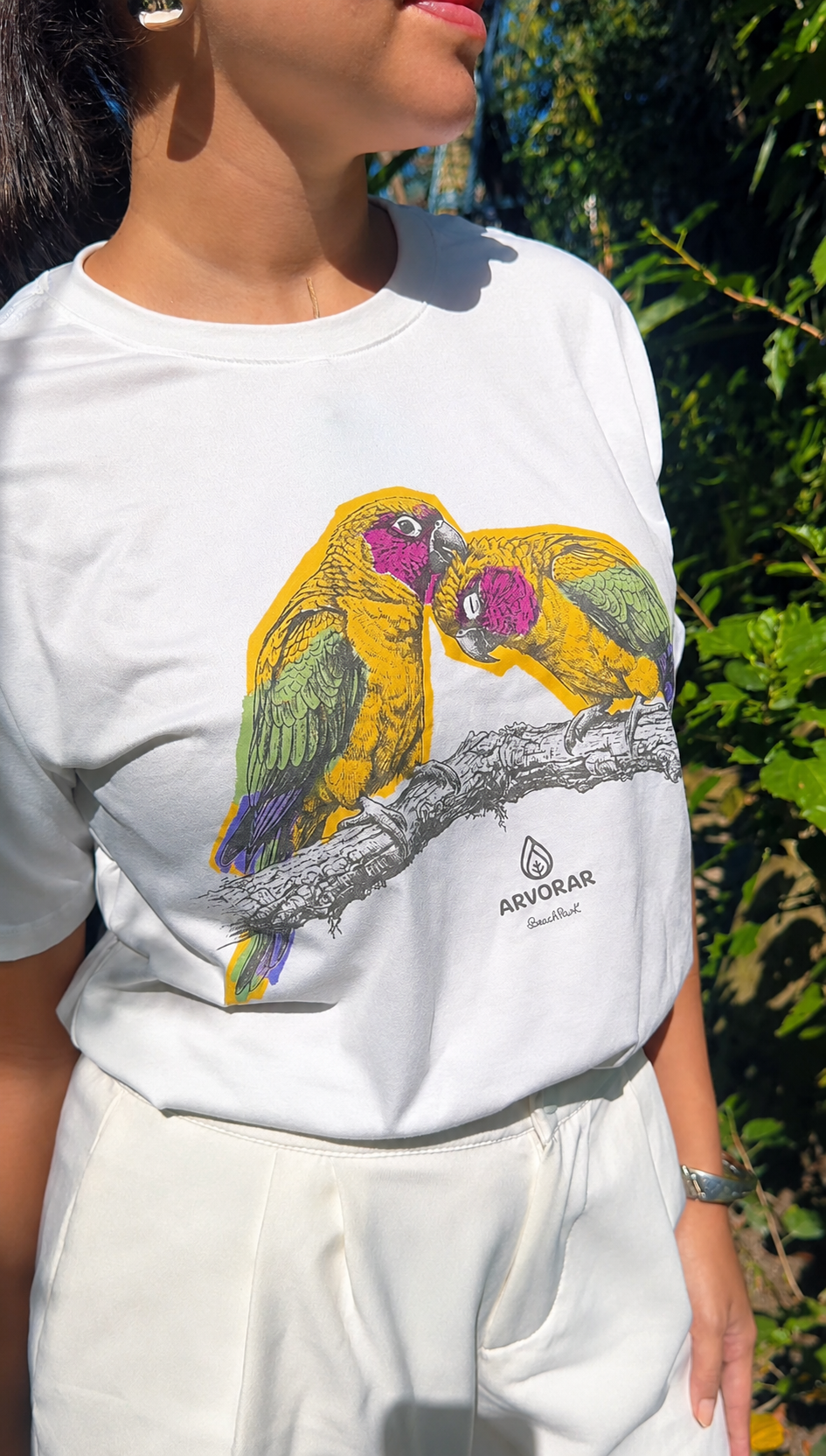 Vida BR e Parque Arvorar criam camiseta sustentável feita de PET reciclado que reage ao sol e vira horta